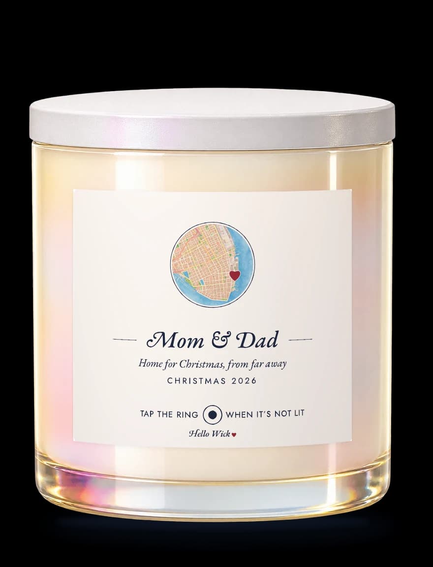 A Hello Wick candle labelled Mom & Dad, with a round map and a heart